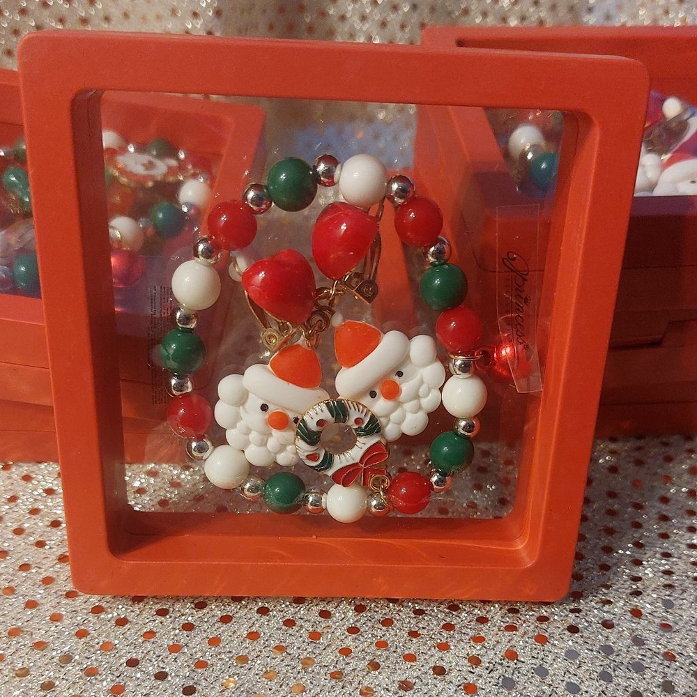 Christmas Santa & Wreath Bracelet & clip on Earring Set in a clear 3D box
